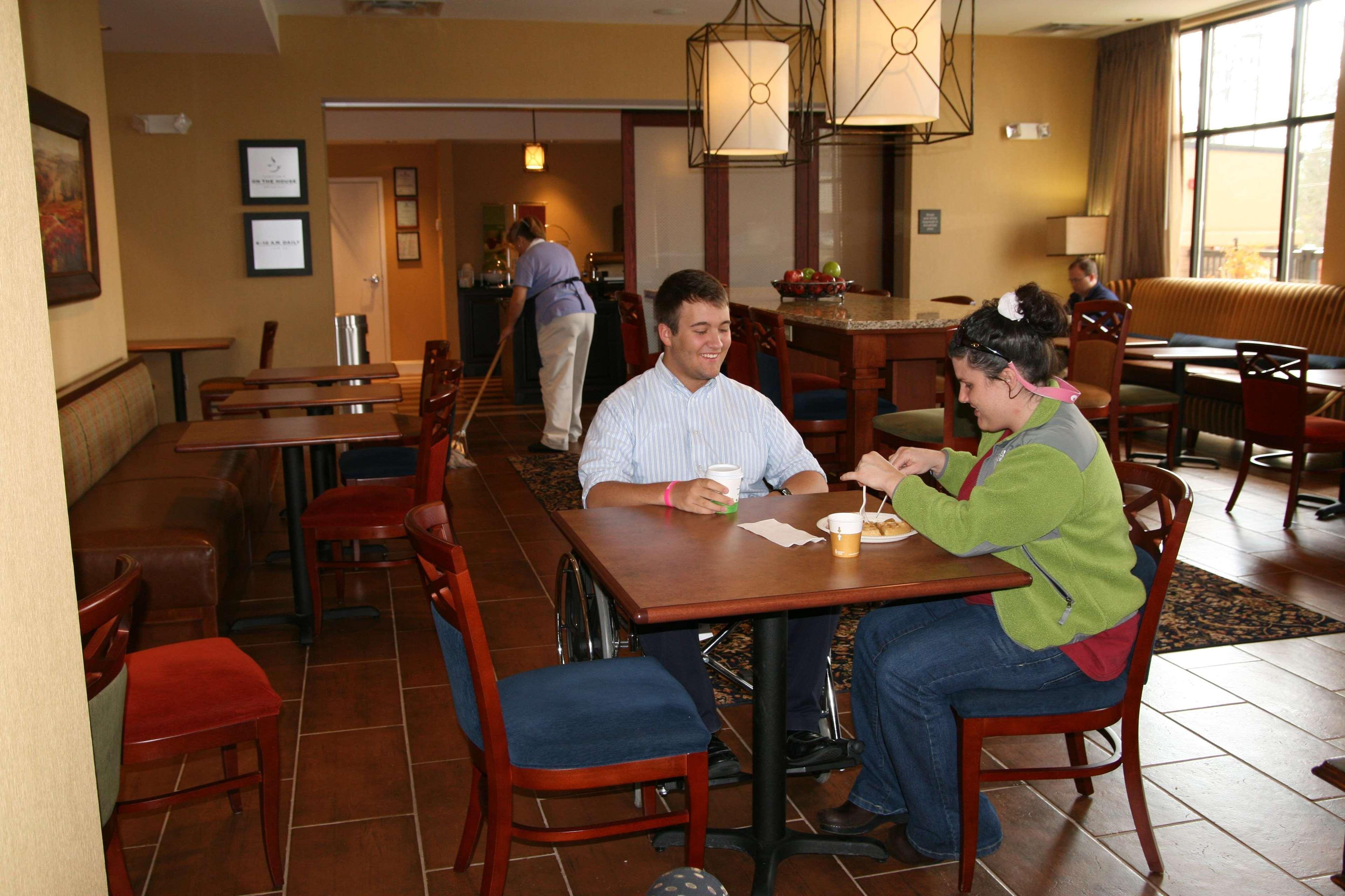 Hampton Inn Jackson-College Avenue Restoran gambar