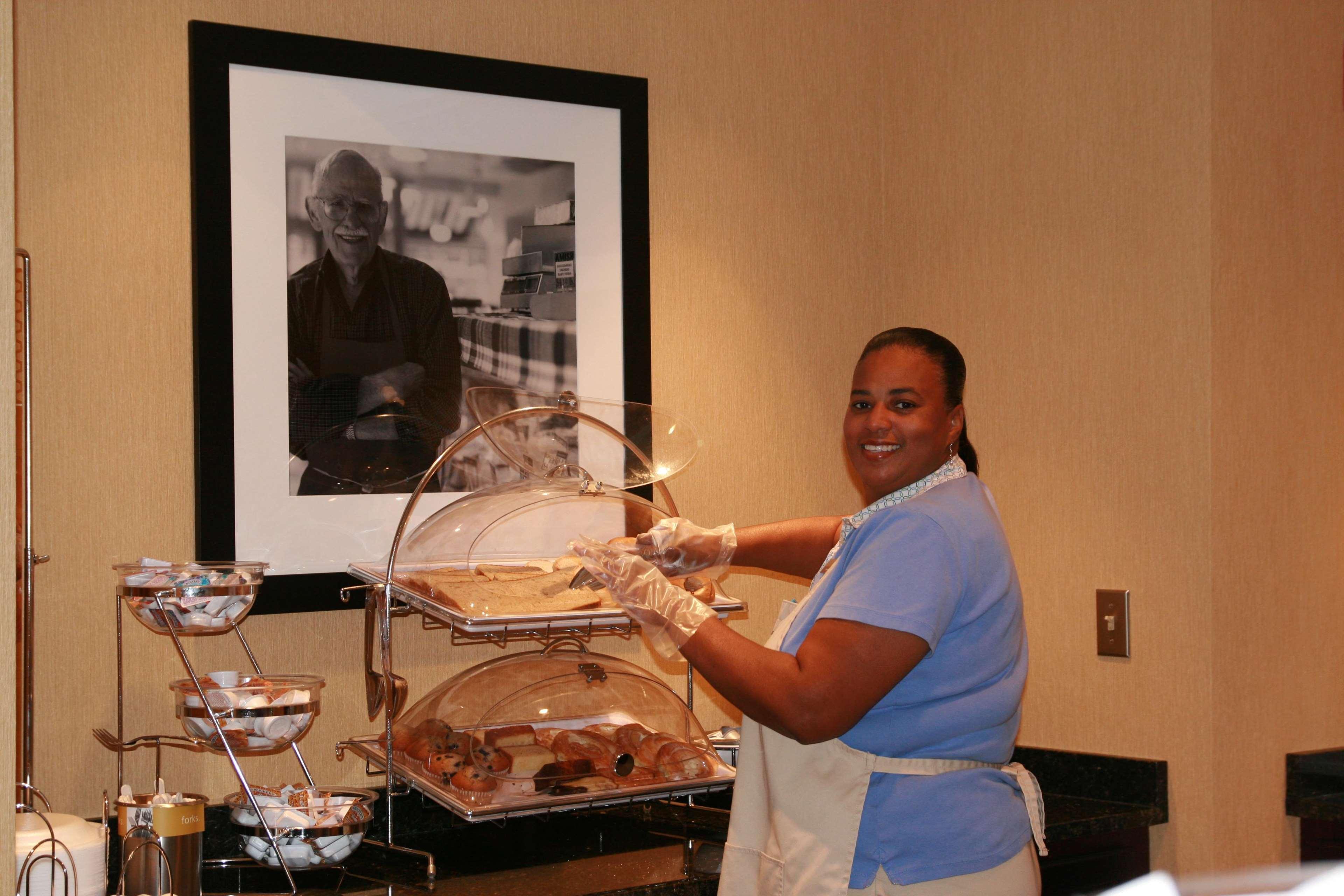 Hampton Inn Jackson-College Avenue Restoran gambar